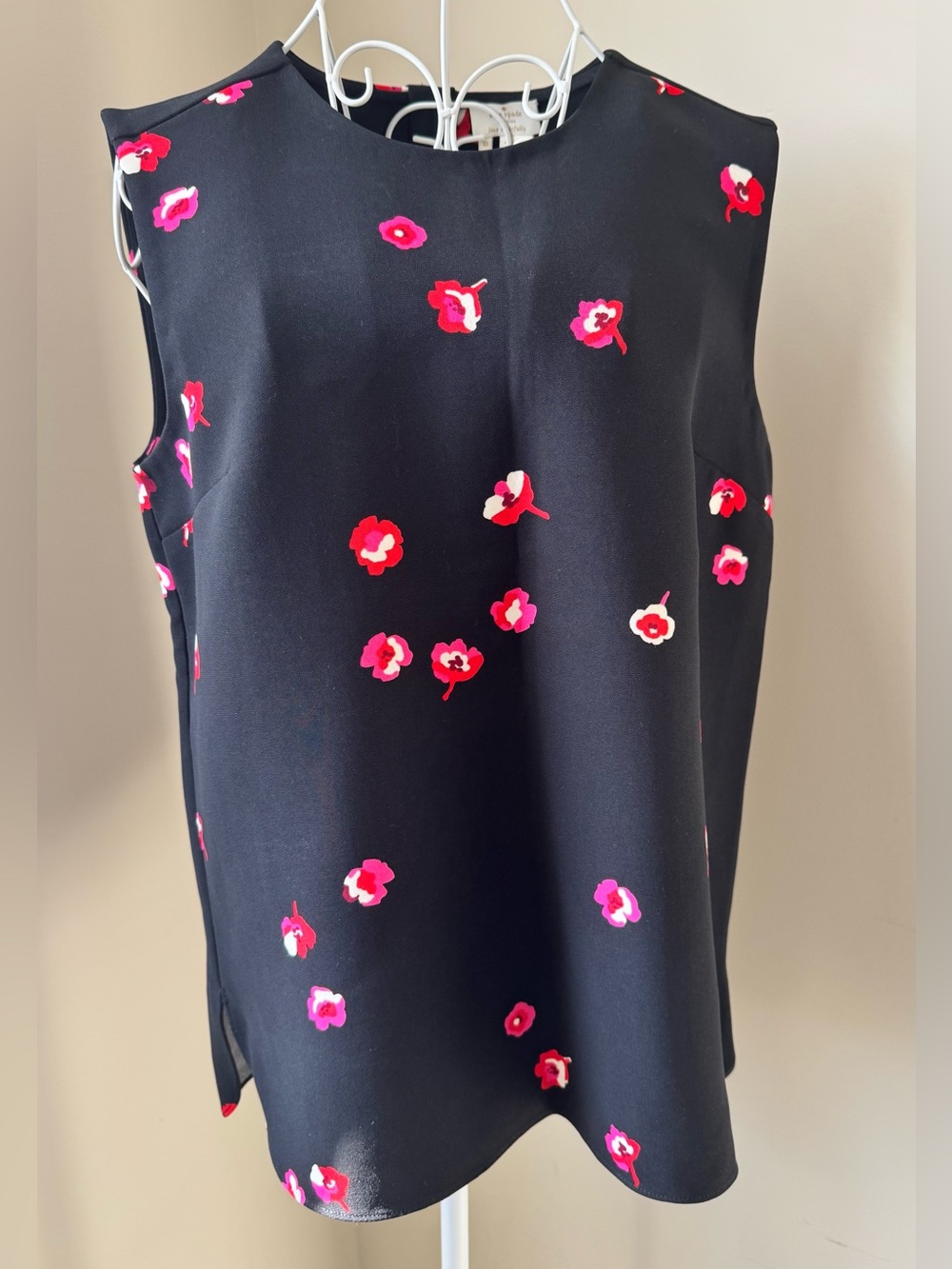 Kate Spade Women’s Black Floral Sleeveless falling floral Size 10